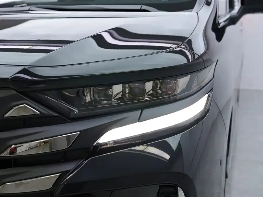 Toyota Vellfire — фото 10