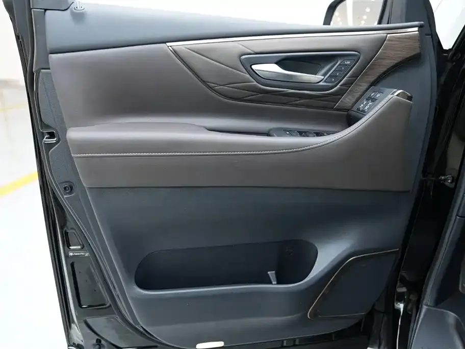 Toyota Vellfire — фото 3