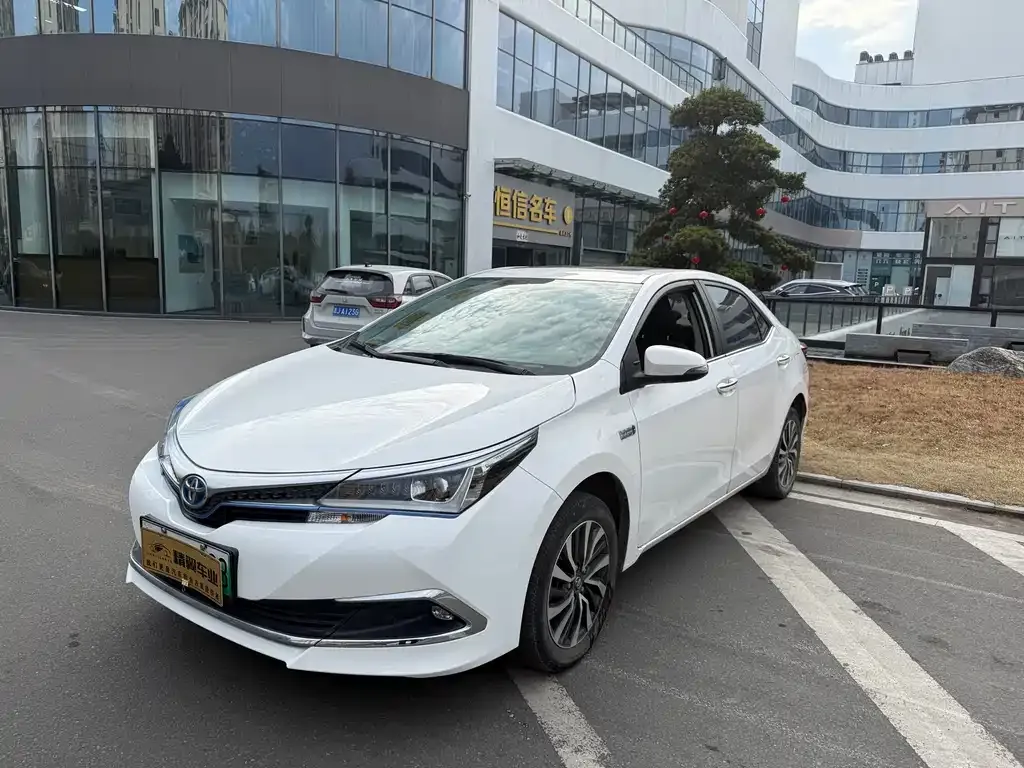 Toyota Corolla Hybrid — фото 1