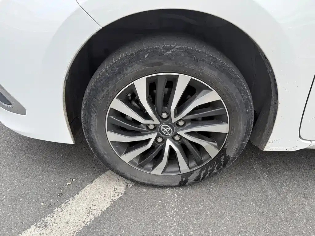 Toyota Corolla Hybrid — фото 9