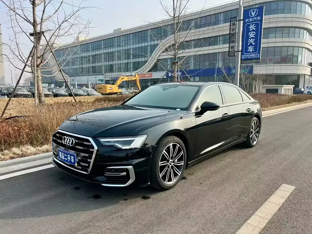Audi A6L — фото 1
