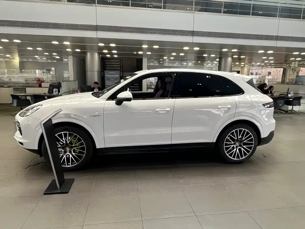 Porsche Cayenne Hybrid — фото 6