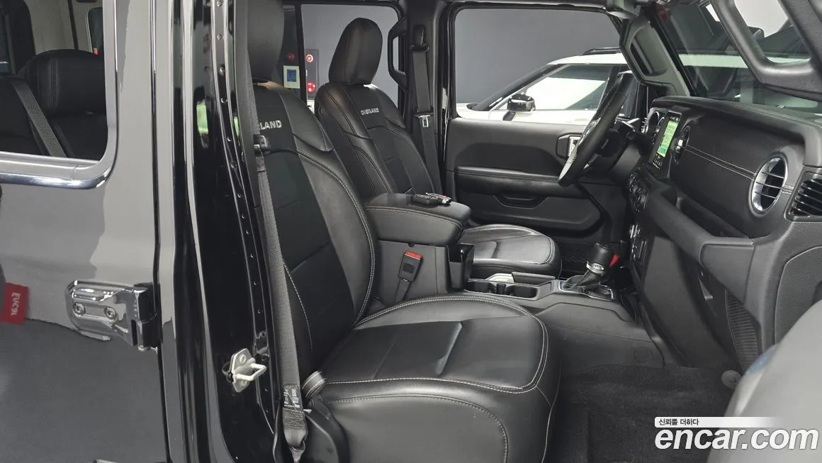 Jeep Wrangler — фото 10