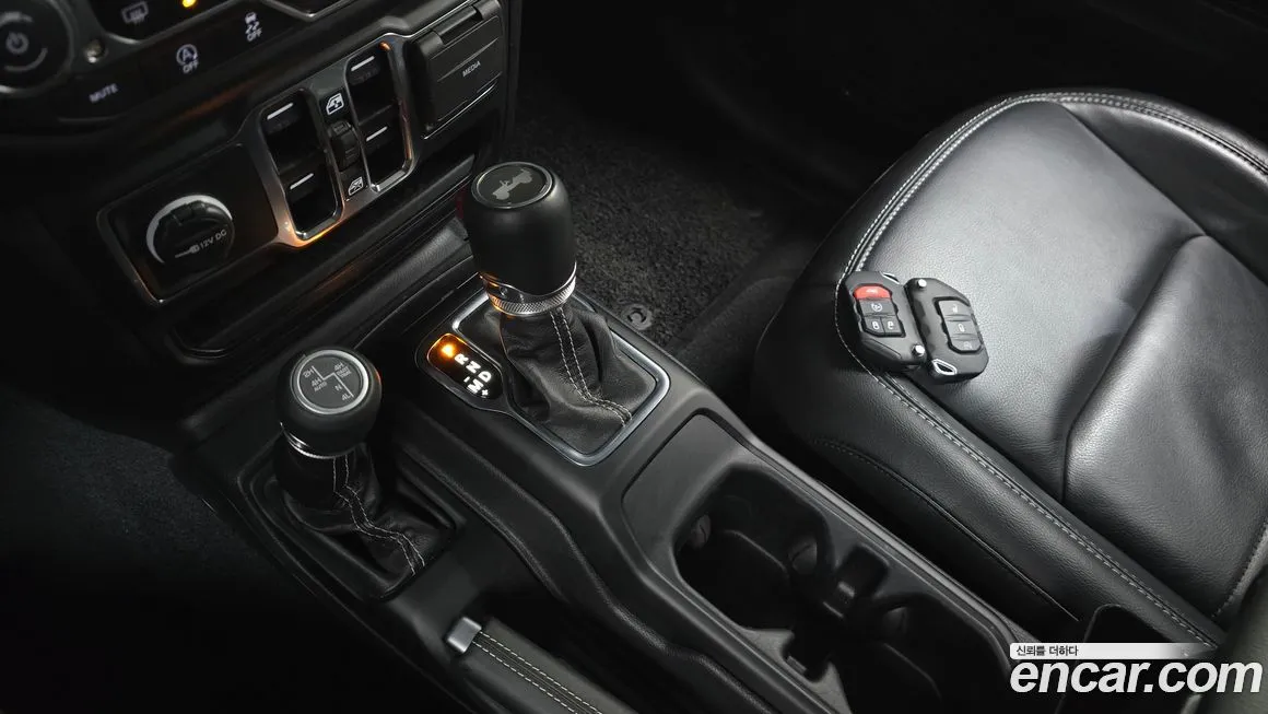 Jeep Wrangler — фото 9