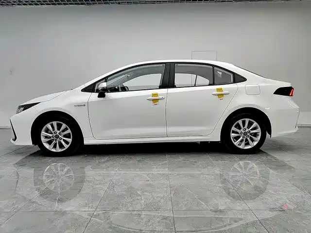 Toyota Corolla — фото 5