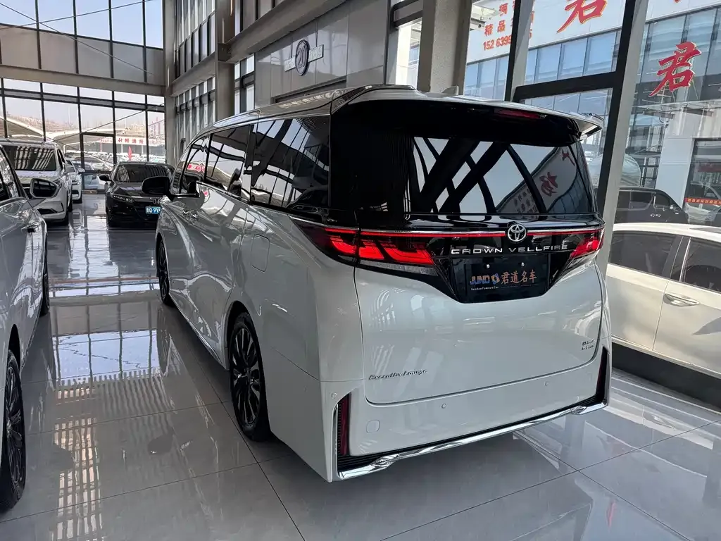 Toyota Vellfire — фото 8