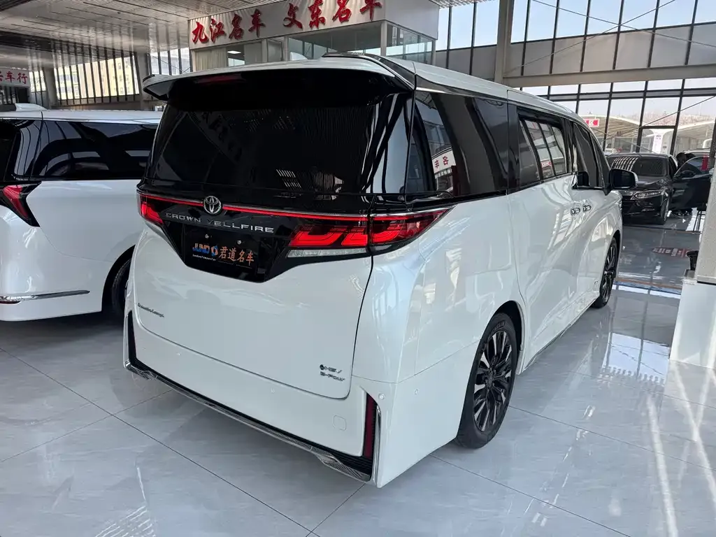 Toyota Vellfire — фото 4