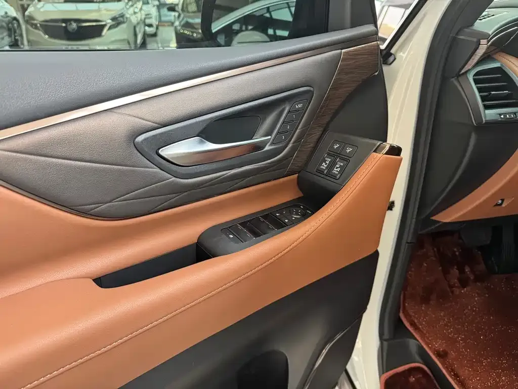 Toyota Vellfire — фото 5