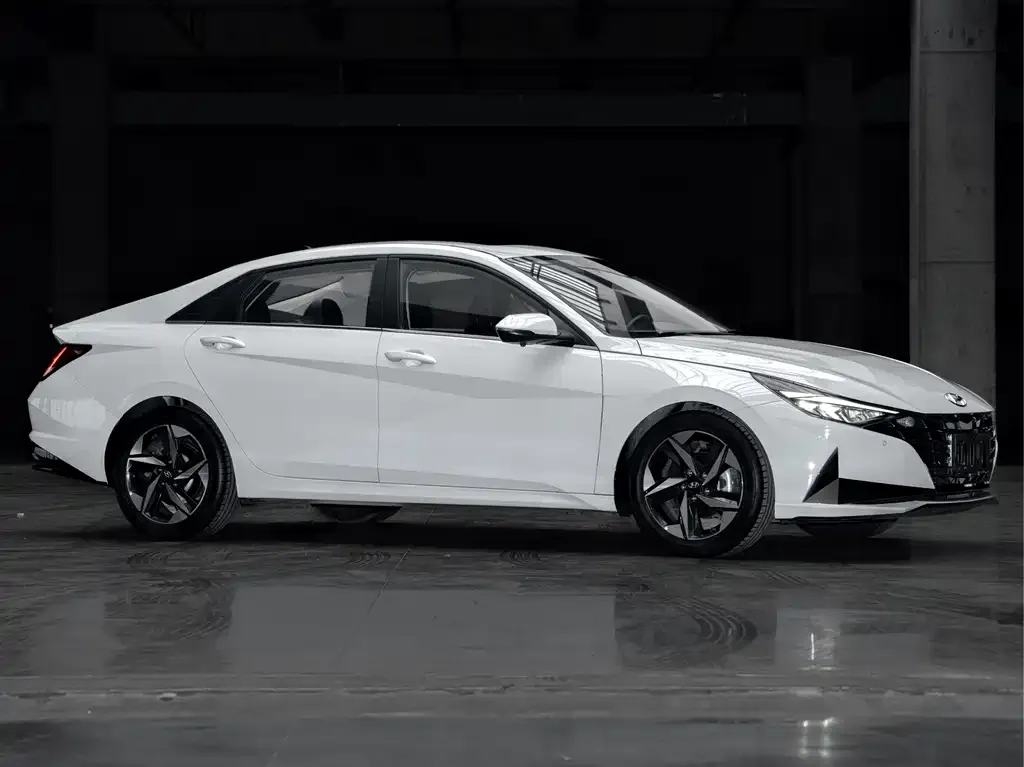 Hyundai Elantra — фото 8