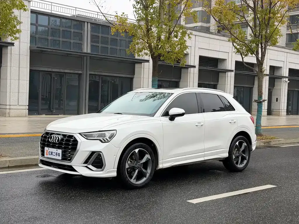 Audi Q3 — фото 1