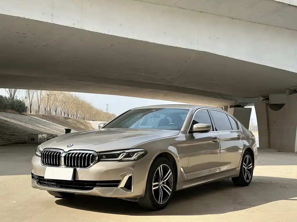 BMW 5 Series — фото 1