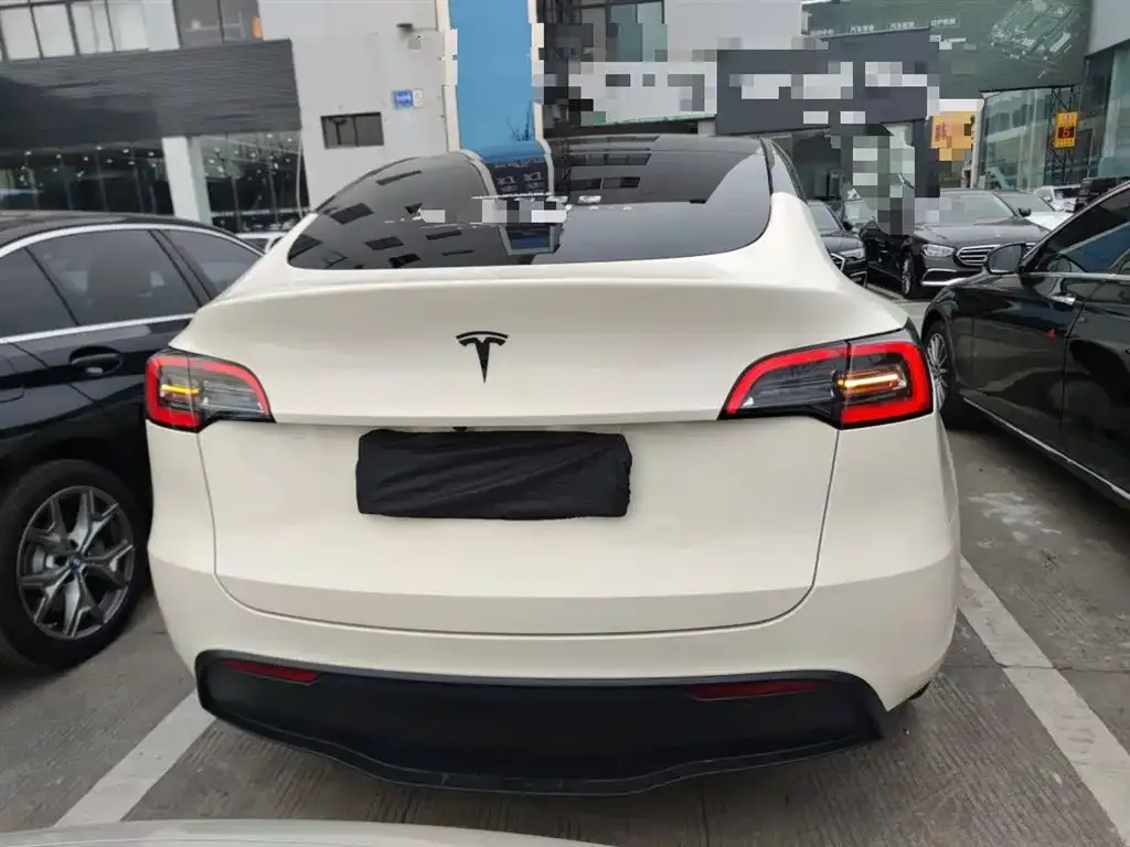 Tesla Model Y — фото 5