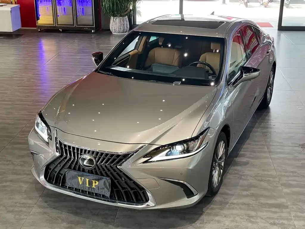 Lexus ES — фото 1