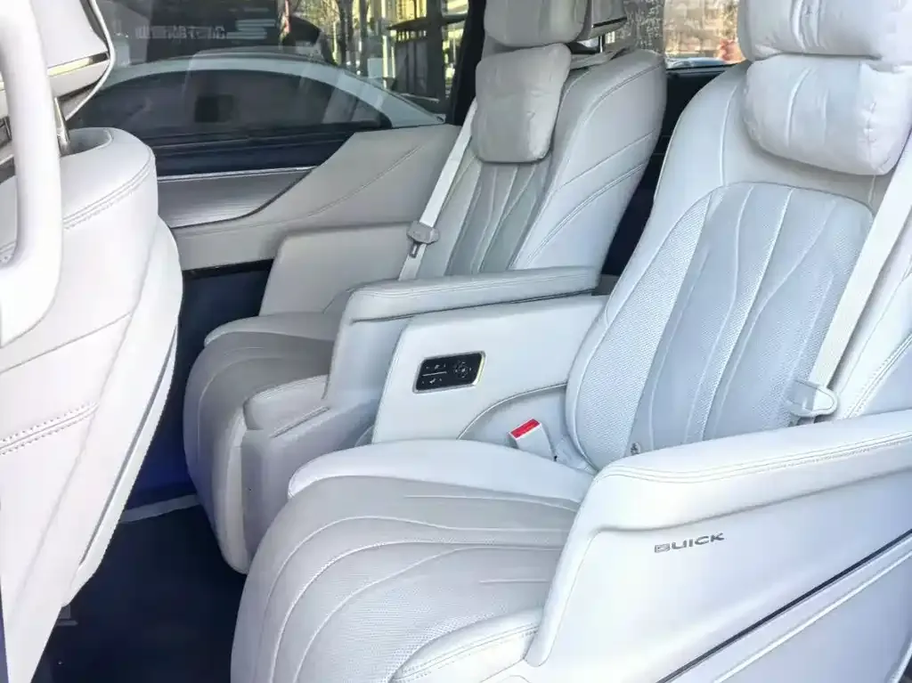 Buick GL8 Hybrid — фото 2