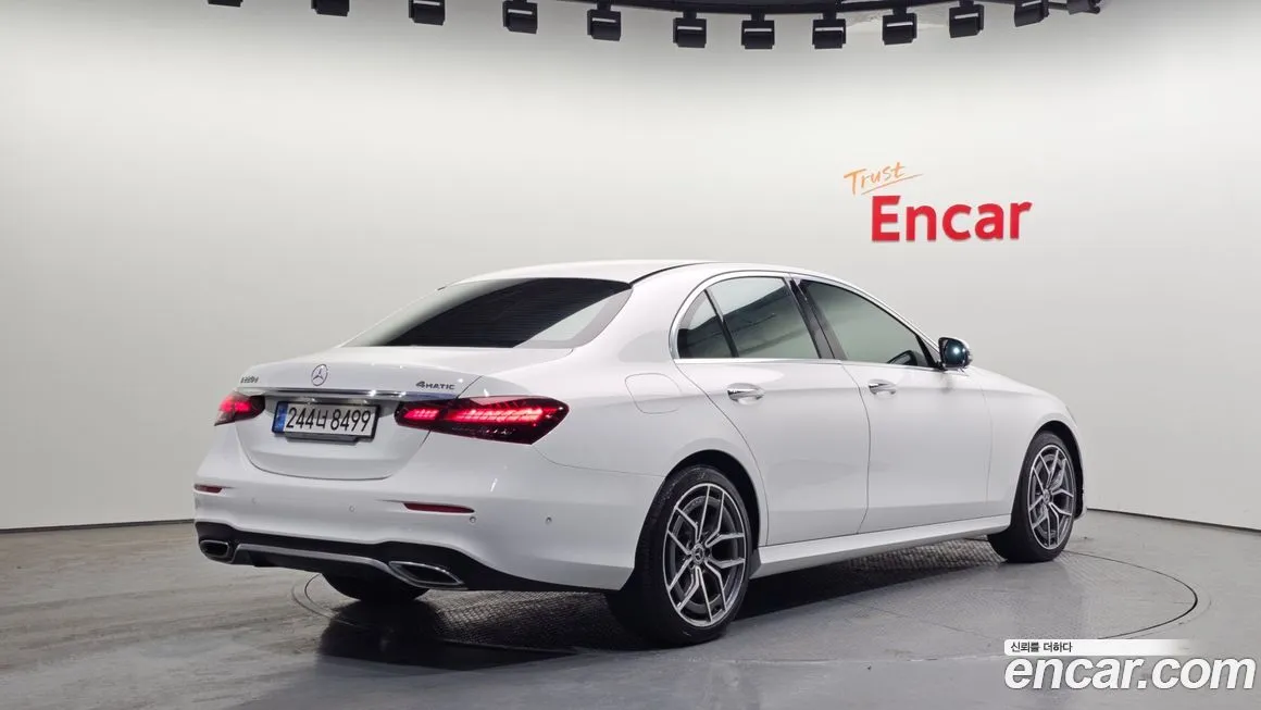 Mercedes-Benz E-Class — фото 3