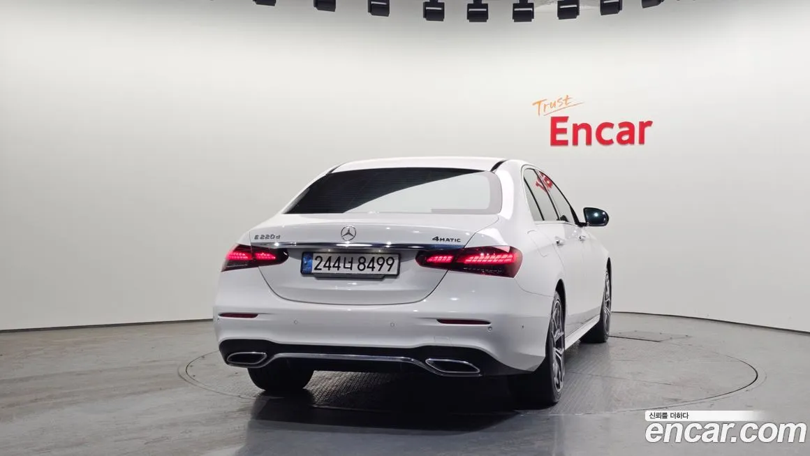 Mercedes-Benz E-Class — фото 2