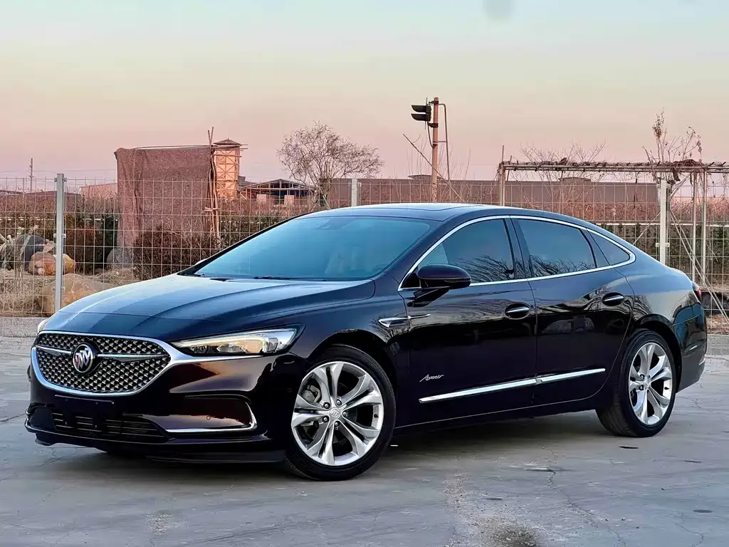 Buick LaCrosse — фото 1