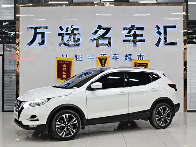 Nissan Qashqai — фото 1
