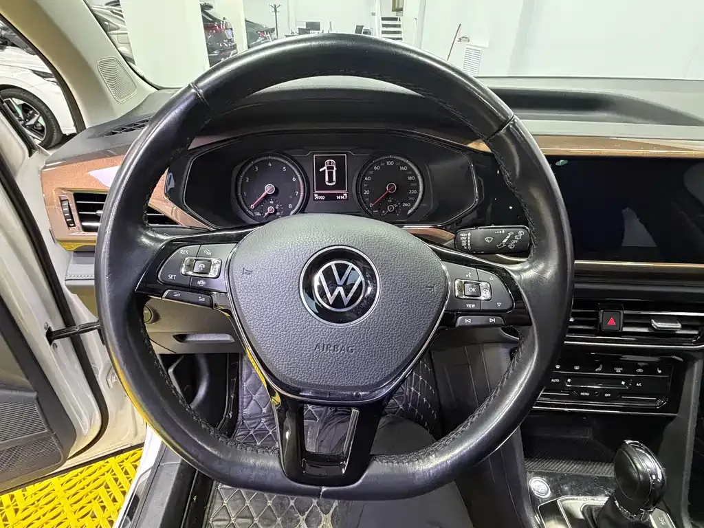 Volkswagen Tharu — фото 4