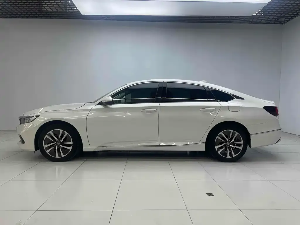 Honda Accord — фото 8