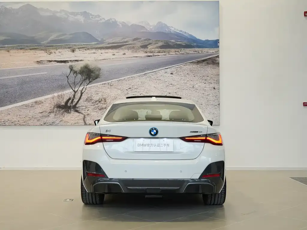 BMW i4 — фото 7