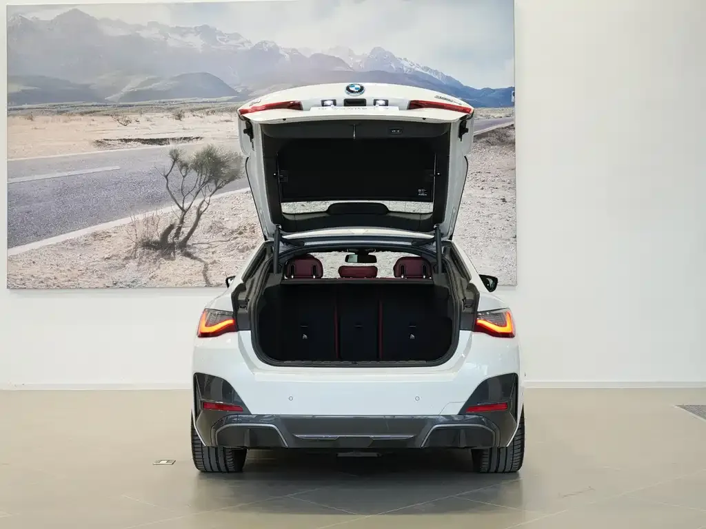 BMW i4 — фото 10