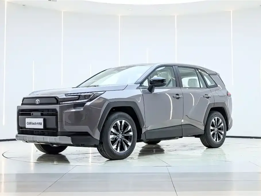Toyota RAV4 — фото 1