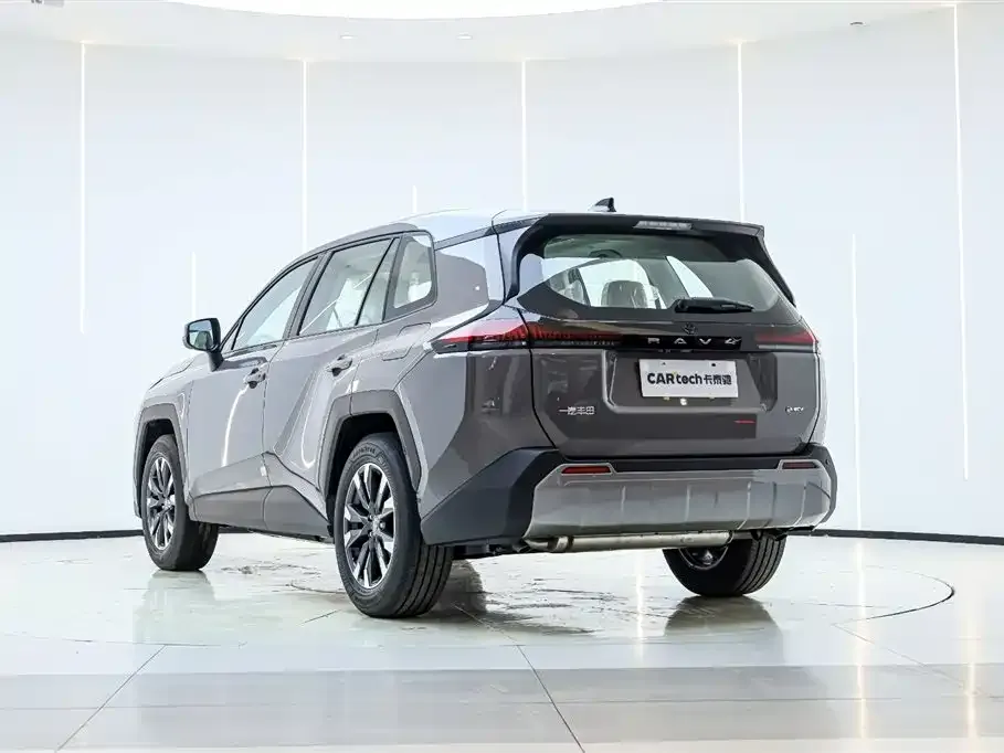 Toyota RAV4 — фото 7