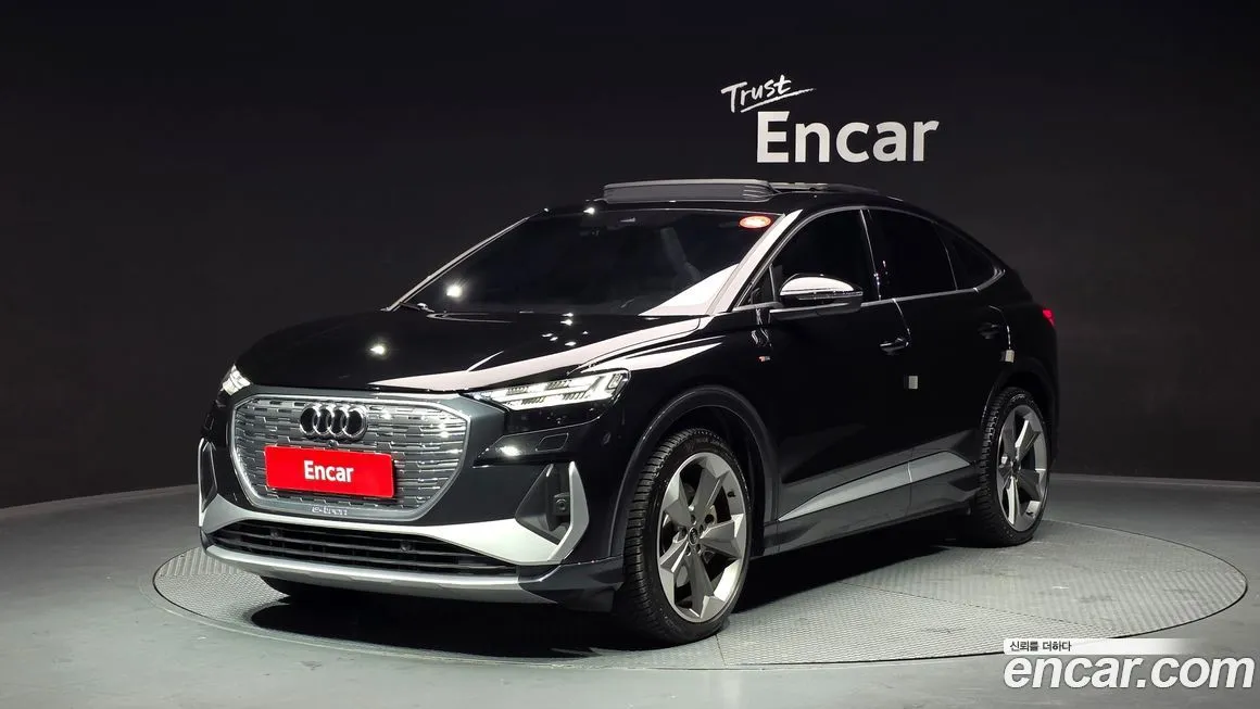 Audi Q4 e-tron — фото 1