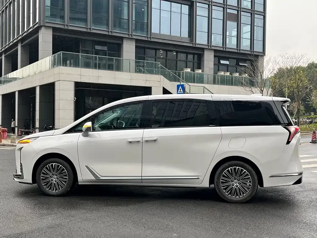 Buick GL8 Hybrid — фото 3
