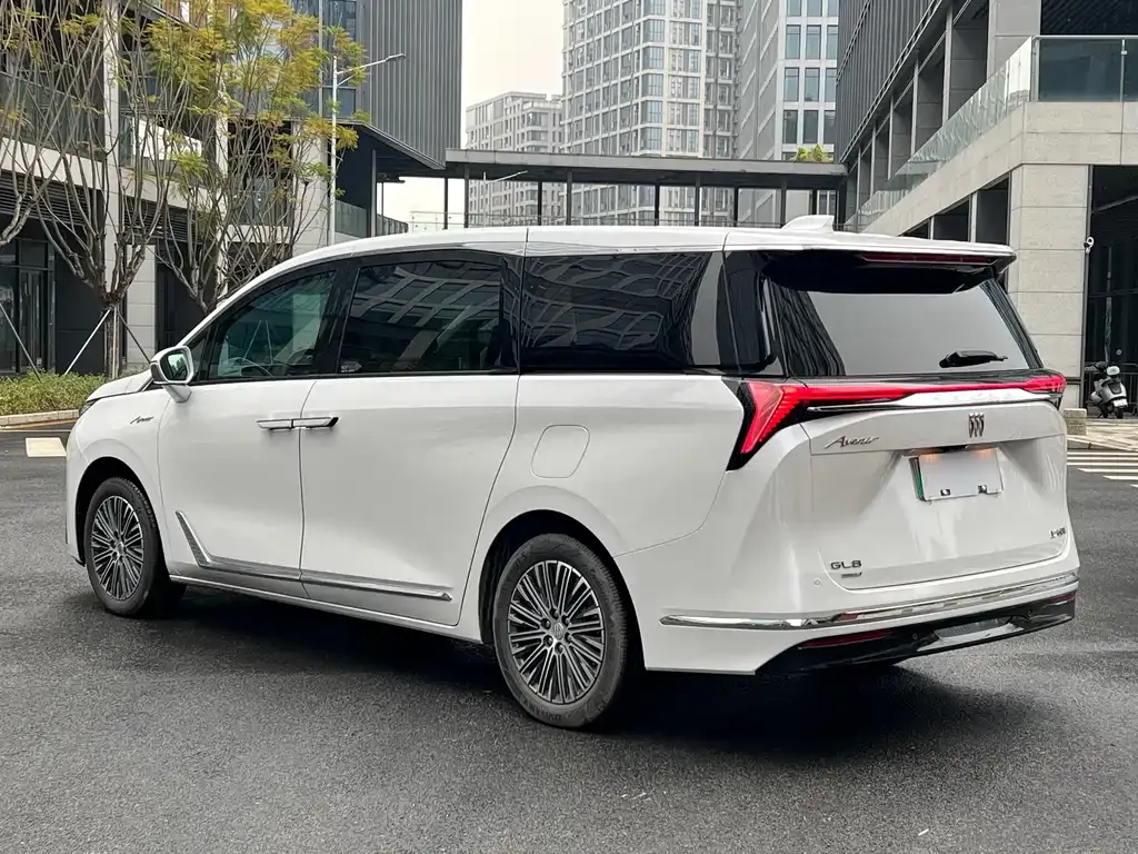 Buick GL8 Hybrid — фото 9