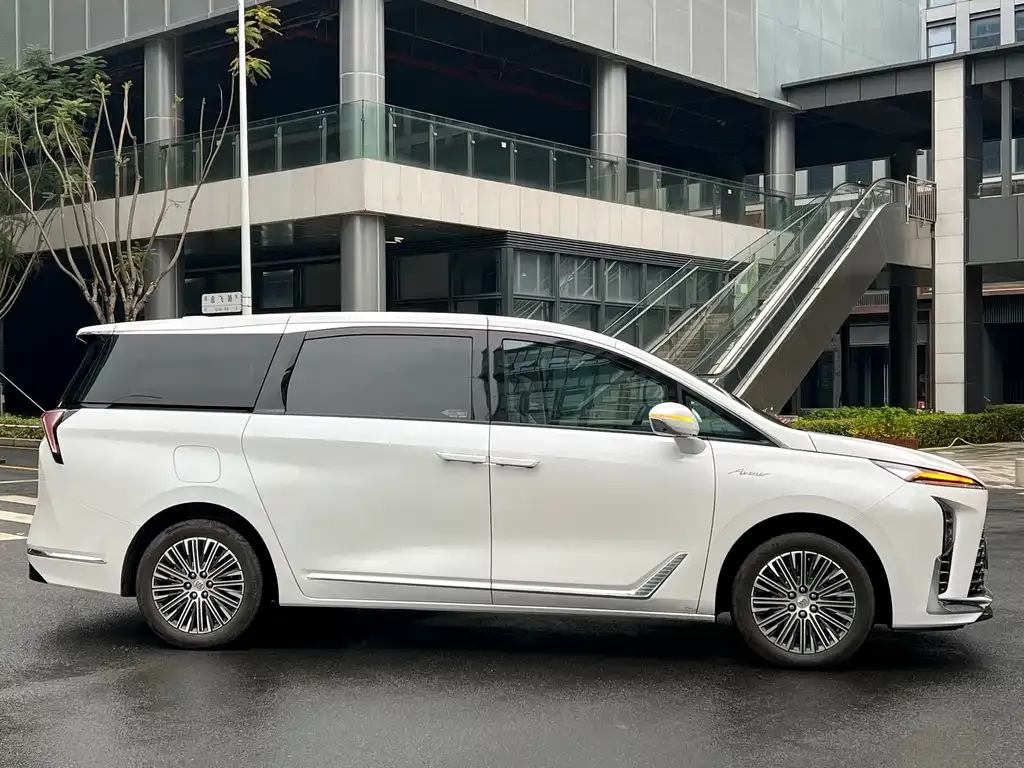 Buick GL8 Hybrid — фото 6