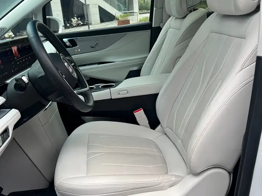 Buick GL8 Hybrid — фото 2