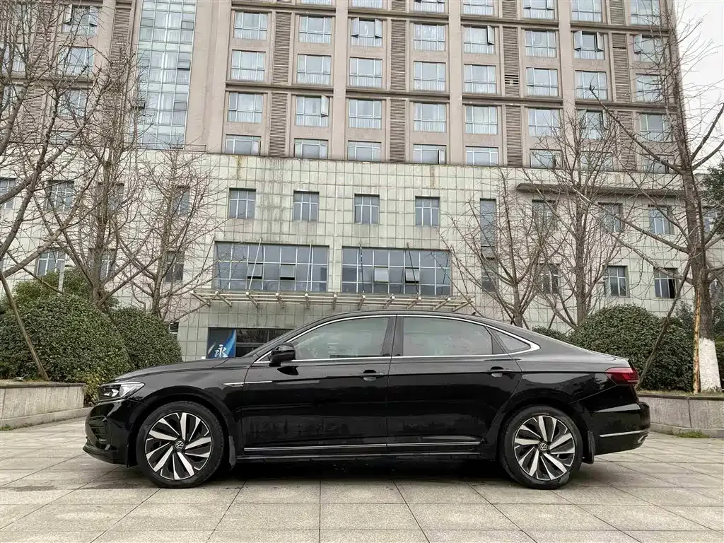 Volkswagen Passat — фото 10