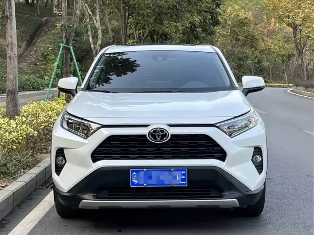 Toyota RAV4 — фото 2