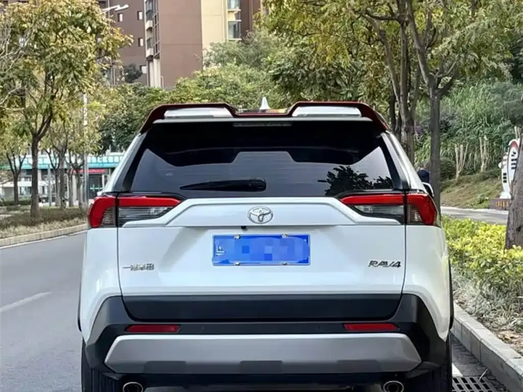 Toyota RAV4 — фото 9