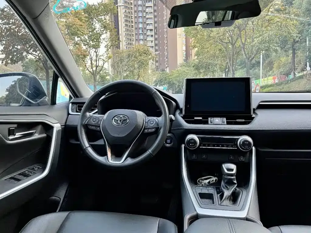 Toyota RAV4 — фото 5