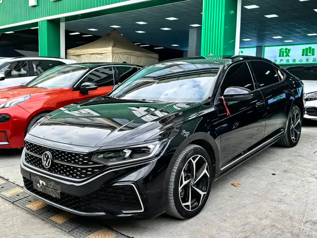 Volkswagen Passat — фото 1