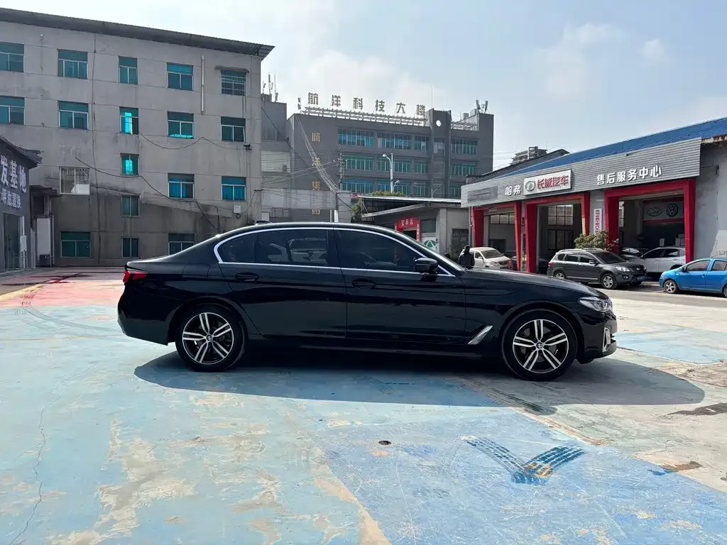 BMW 5 Series — фото 10