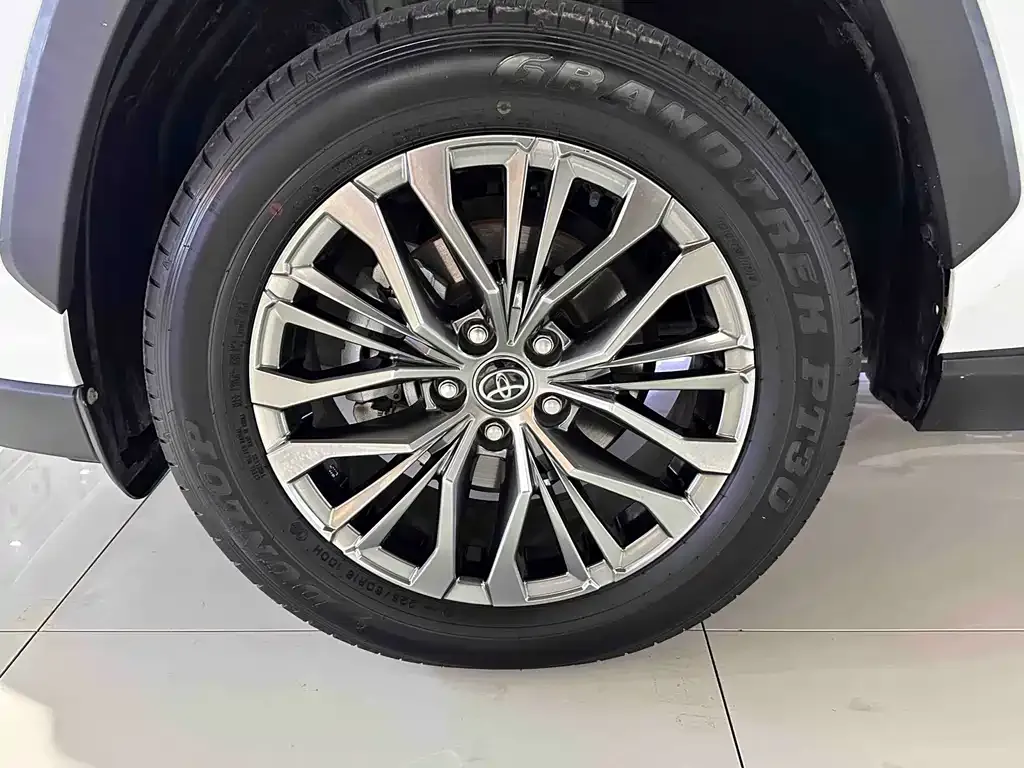 Toyota Wildlander — фото 10