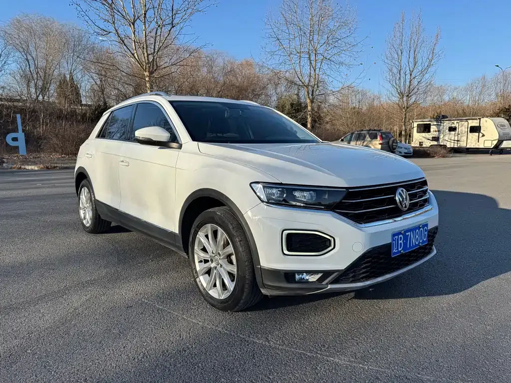 Volkswagen T-Roc — фото 9