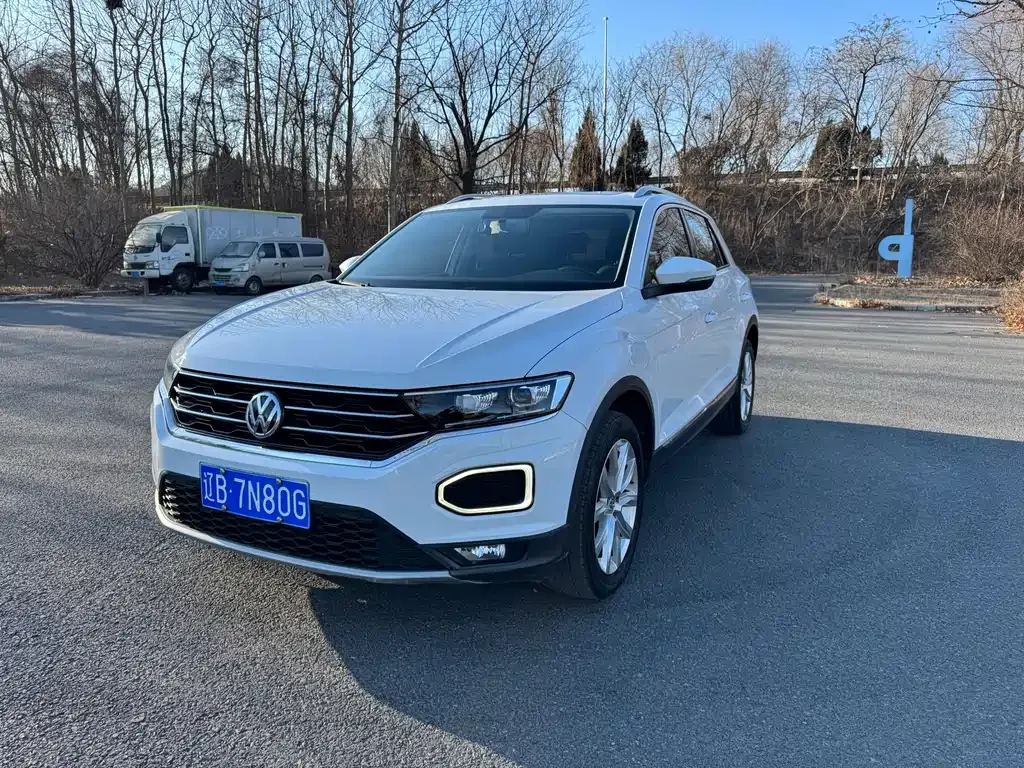 Volkswagen T-Roc — фото 10