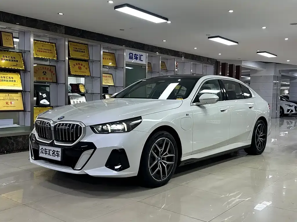 BMW i5 — фото 1