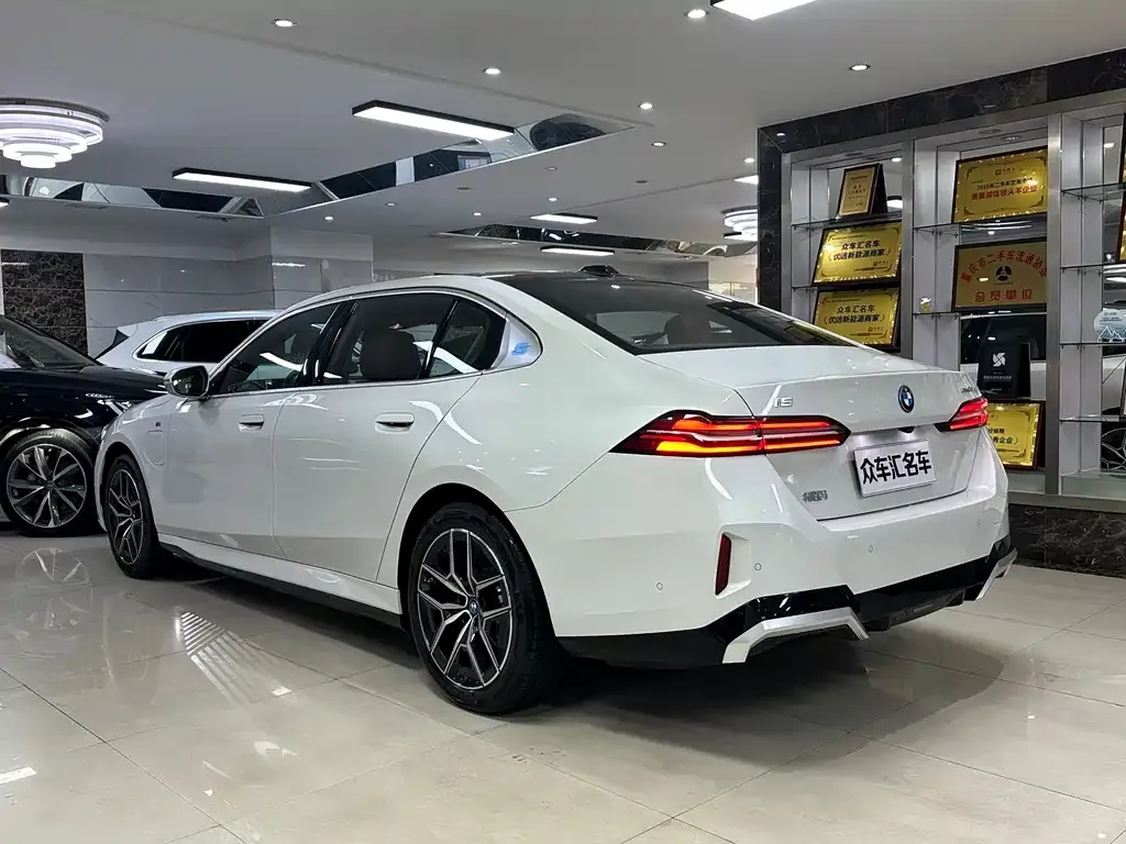 BMW i5 — фото 6