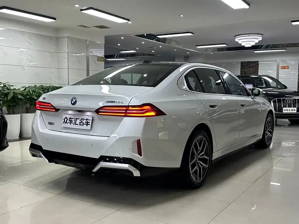 BMW i5 — фото 10