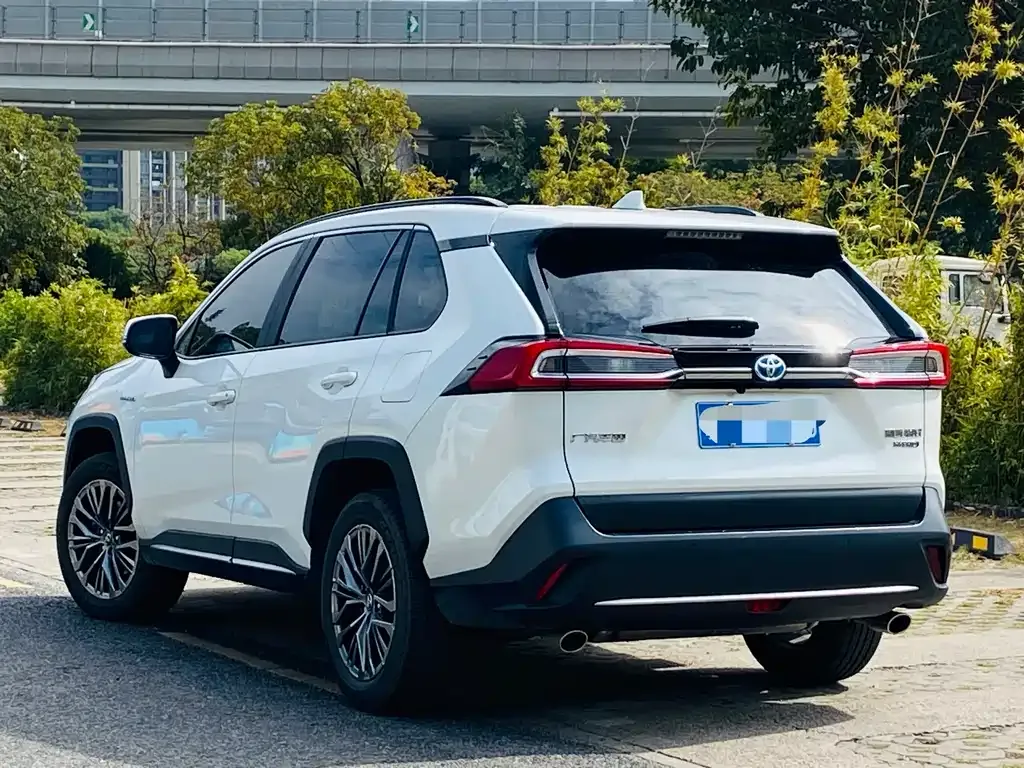 Toyota Wildlander — фото 10