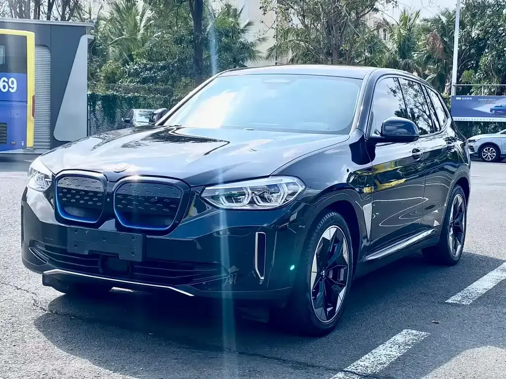BMW iX3 — фото 1