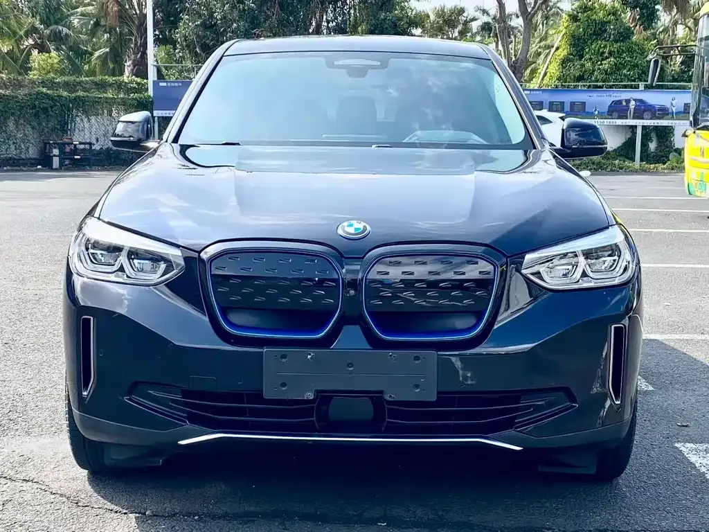BMW iX3 — фото 8