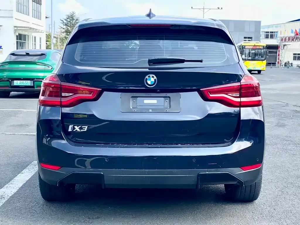 BMW iX3 — фото 7