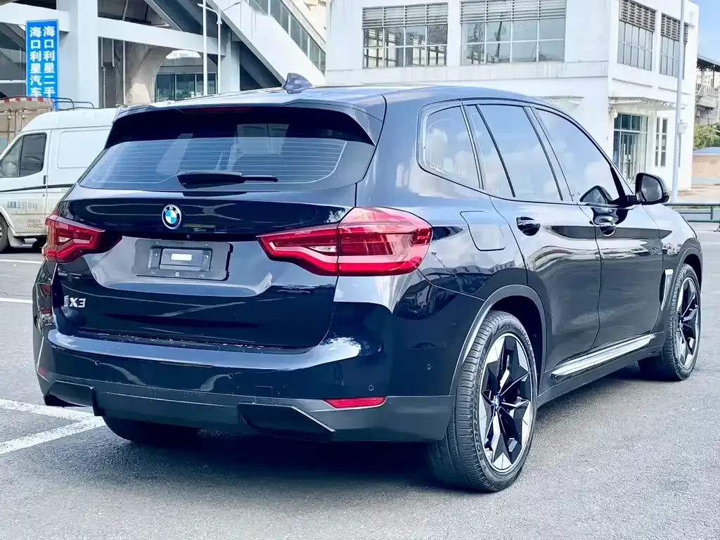 BMW iX3 — фото 9